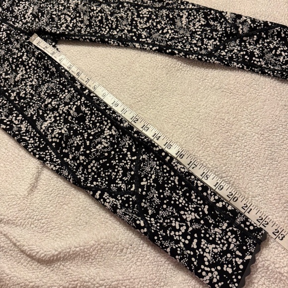 Lululemon Tight Stuff Tight II *25" Chirasu Black White Leggings - Picture 9 of 14